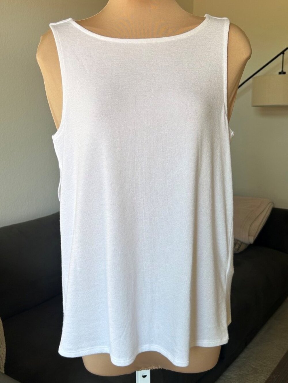 BANANA REPUBLIC White Sleeveless Knit Top EUC